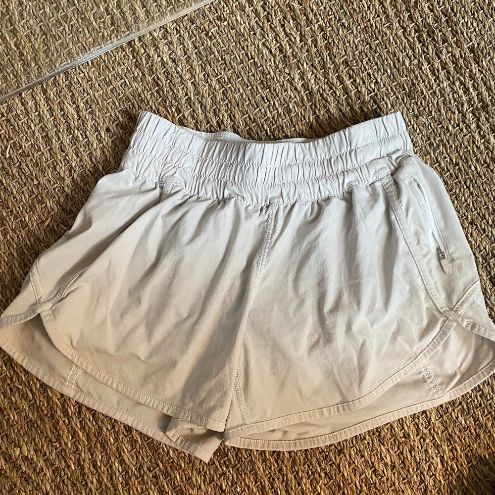 Lulu Lemon White Tracker Short 4in. Size 6